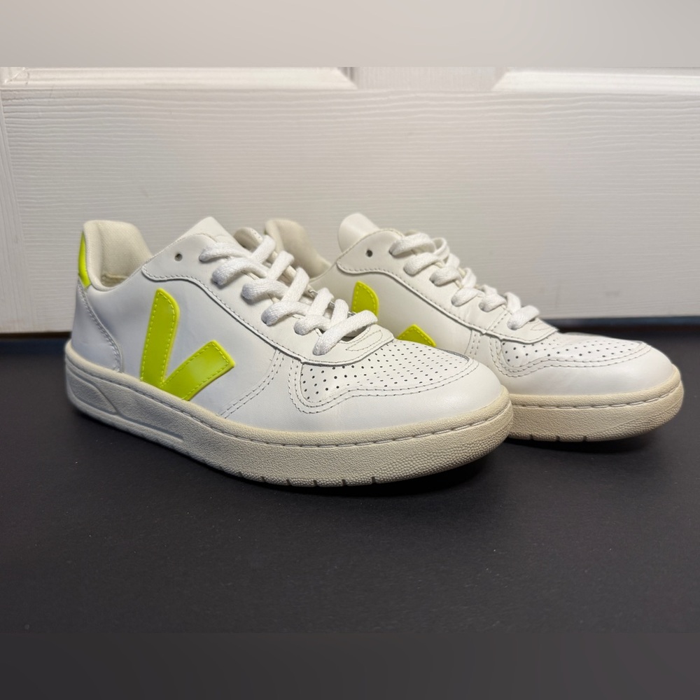 VEJA V-10 Shoes White Leather Womens Size 37 EU 6 US